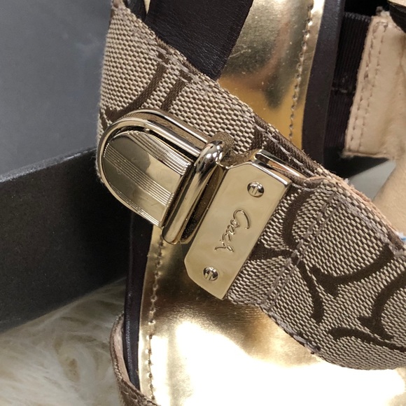 Coach Darcey Heels with Vintage Wristlet - Picture 8 of 17